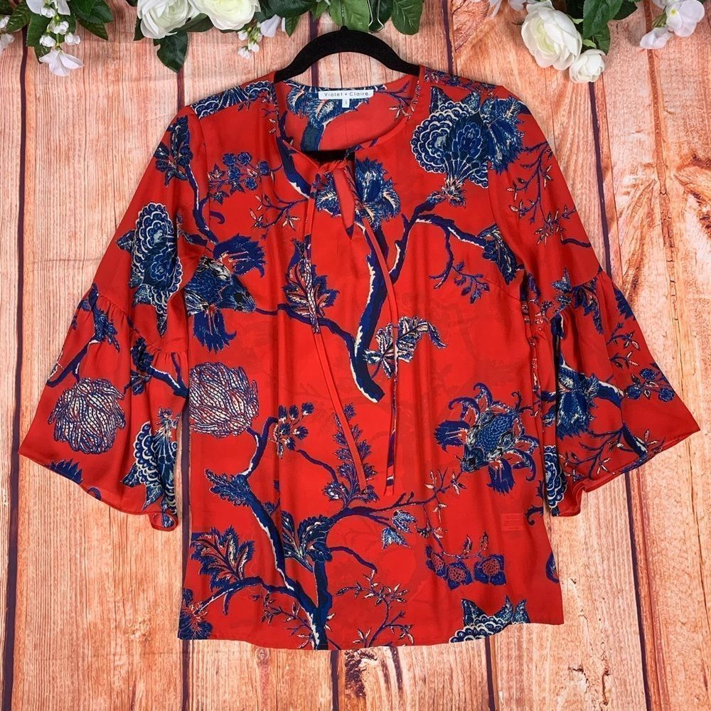 Violet & Claire Patriotic Red White & Blue Floral V-neck Bell Sleeve Blouse 1500